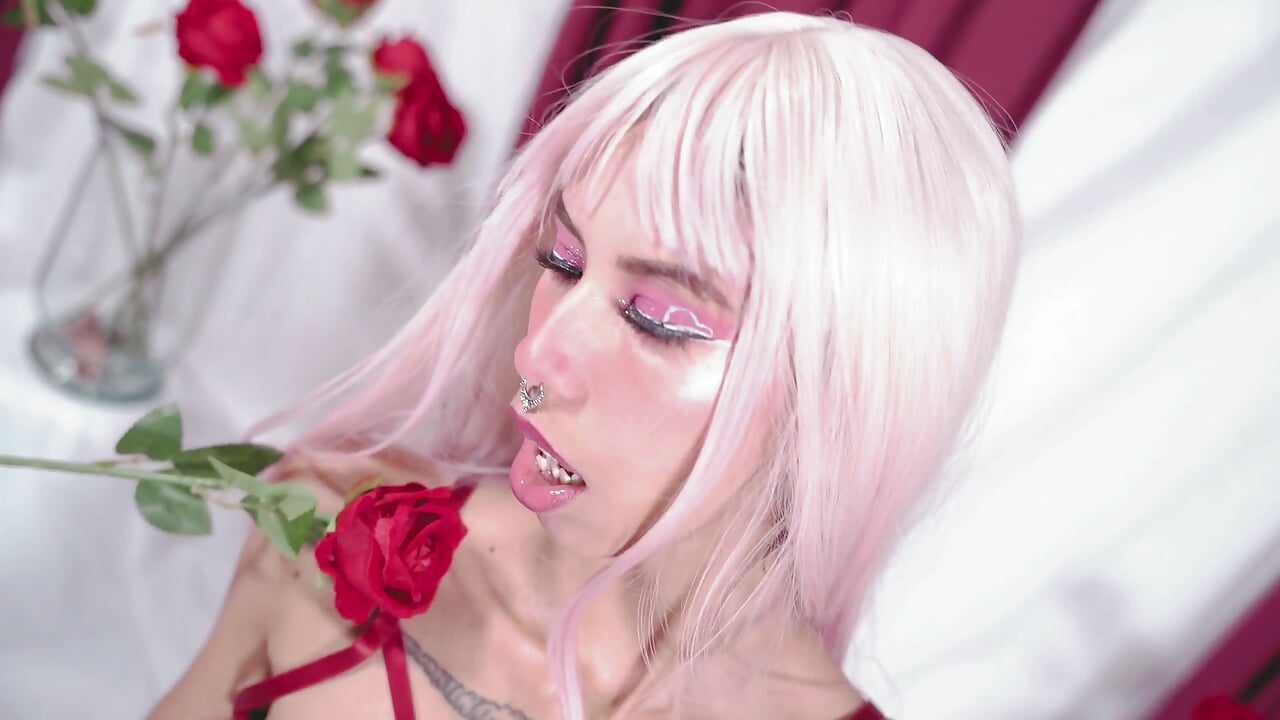 🔥🌹 Morena, petite… but dangerously addictive. - Lunamistyc adlı kamera modelinin videosu