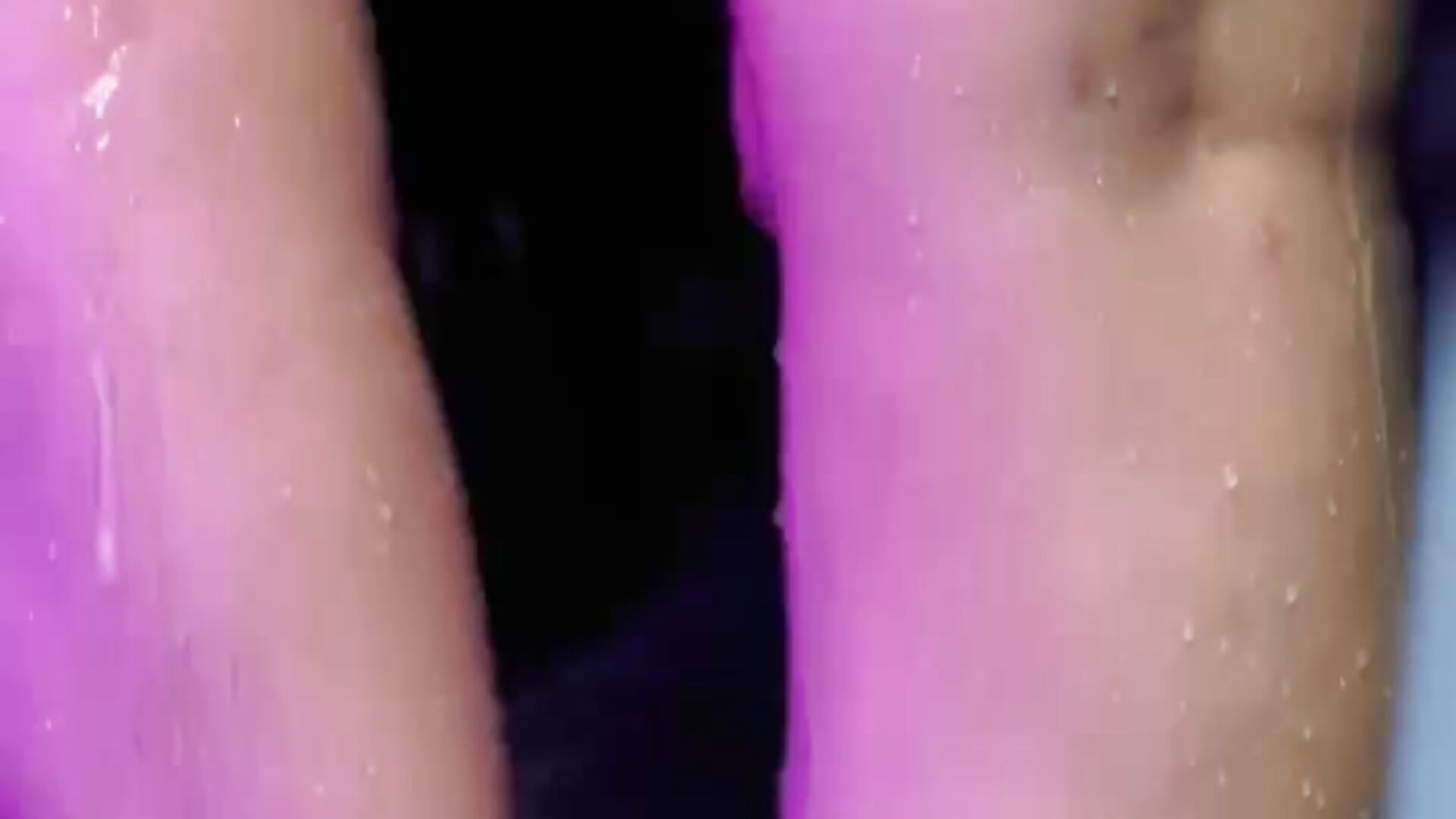 Bath with me－カメラキャストのAlinaKravitzの動画