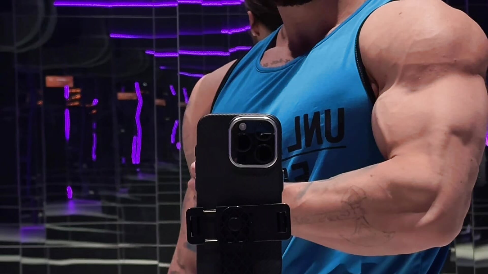 ACTUAL SHAPE FLEX - βίντεο μοντέλου Karlos_Ripped_