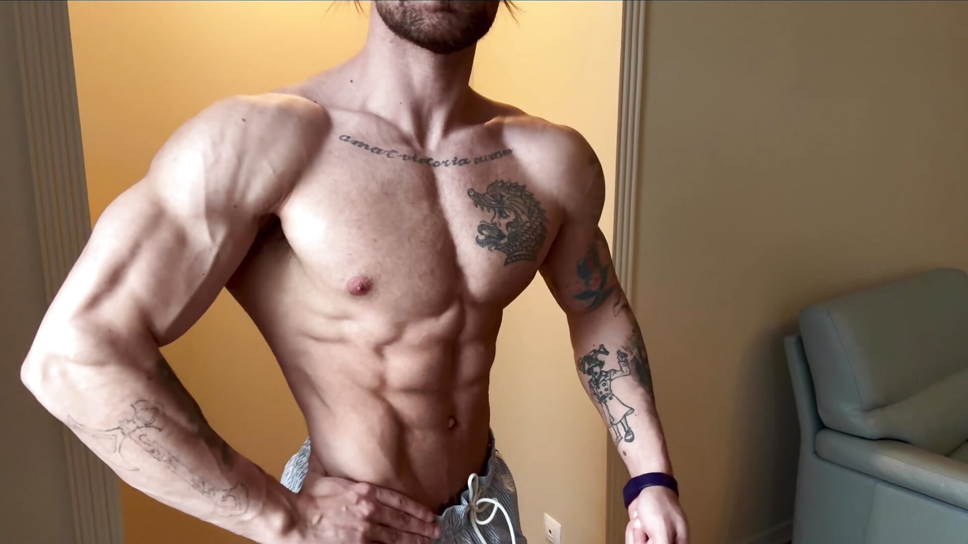 RIPPED SHAPE - βίντεο μοντέλου Karlos_Ripped_