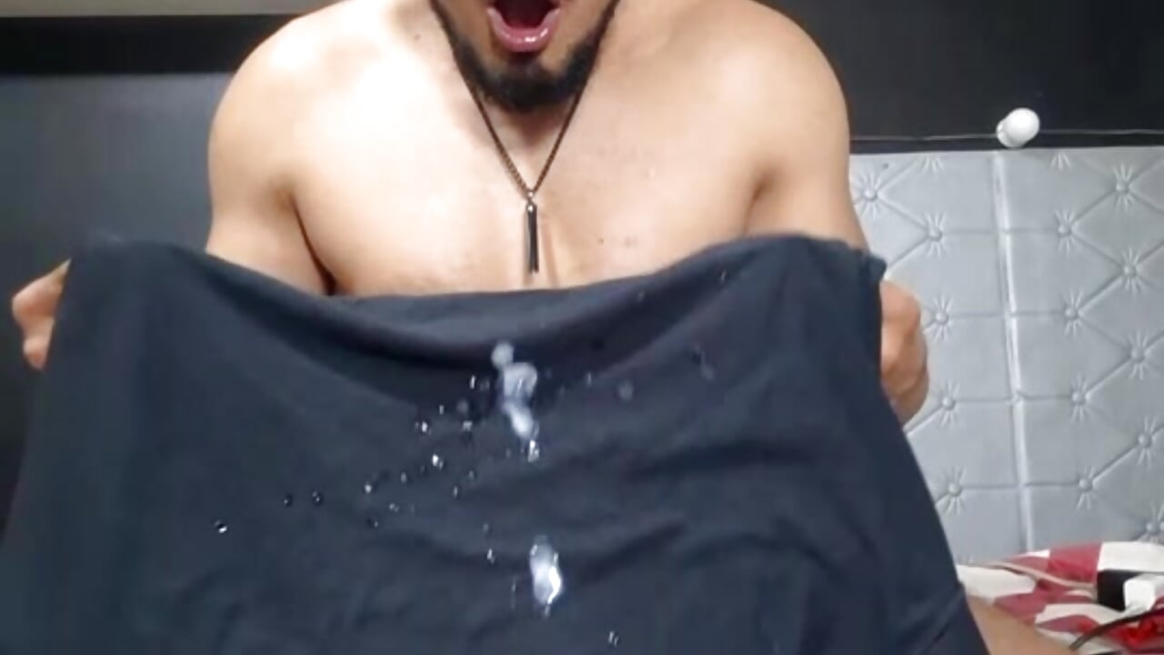 Cum public show – video od webkamerové modelky isain2