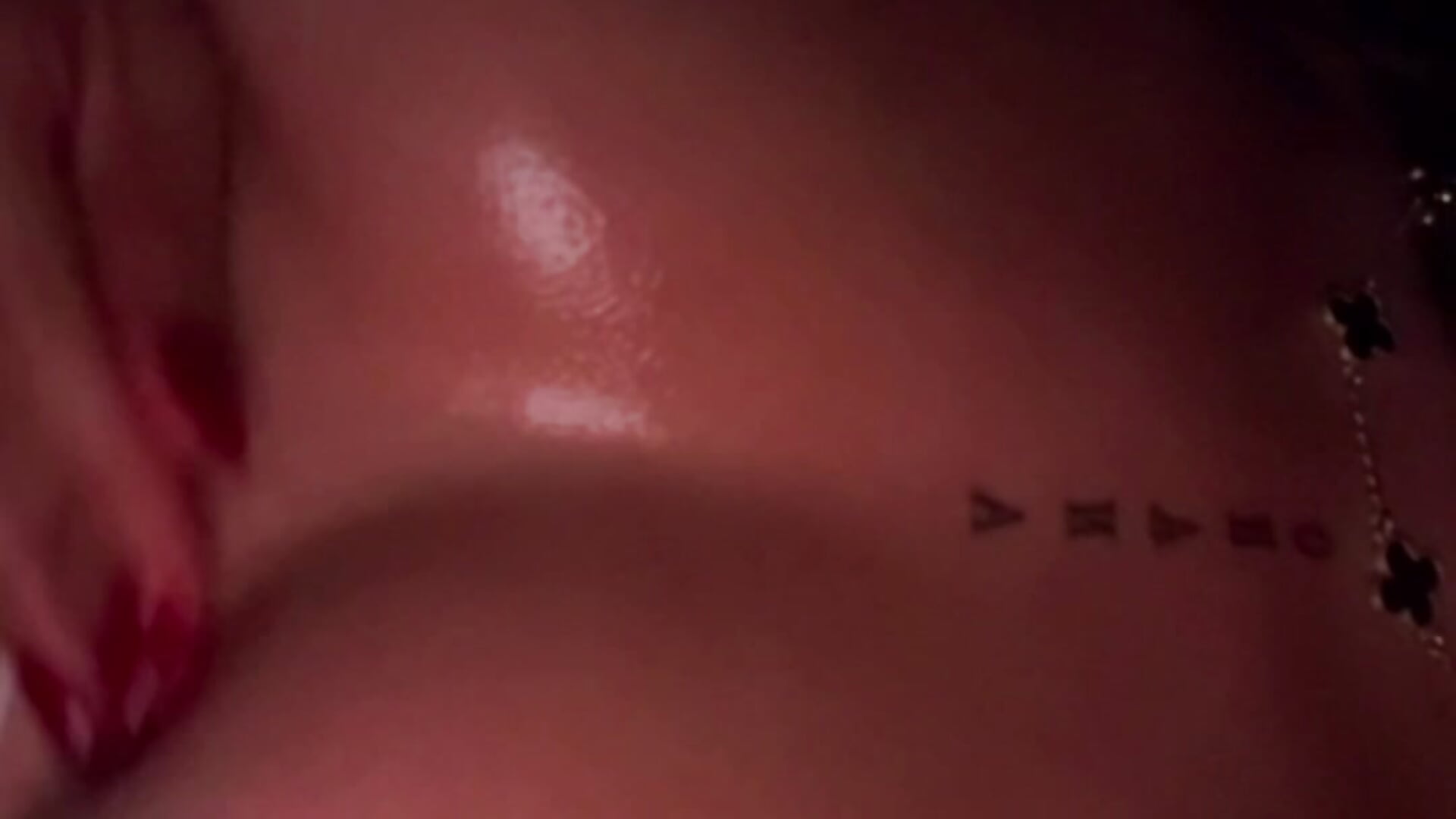 Do you prefer my tits or my pussy?🥵 - vídeo de la modelo de cam OlayaCooper