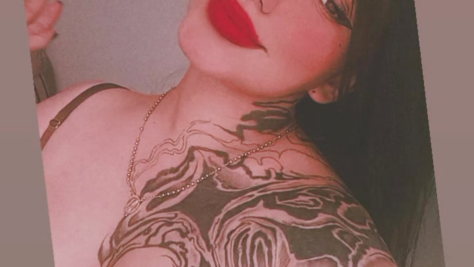 ❤️🫅🏻❤️ - video by Naomy_Gomez_ cam model