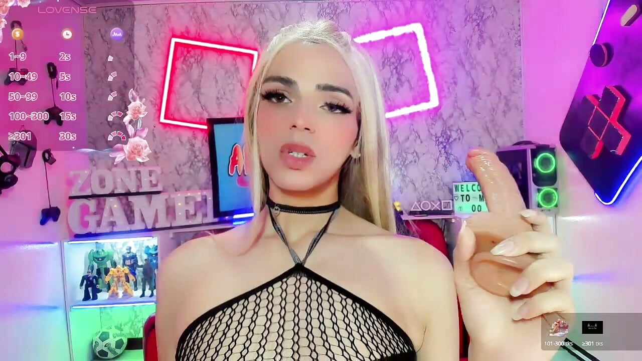 SMOKING AND SUCKING COCK. MY TWO FAVORITE THINGS AND EVEN BETTER AT THE SAME TIME. - video by Alessa_mullen cam model