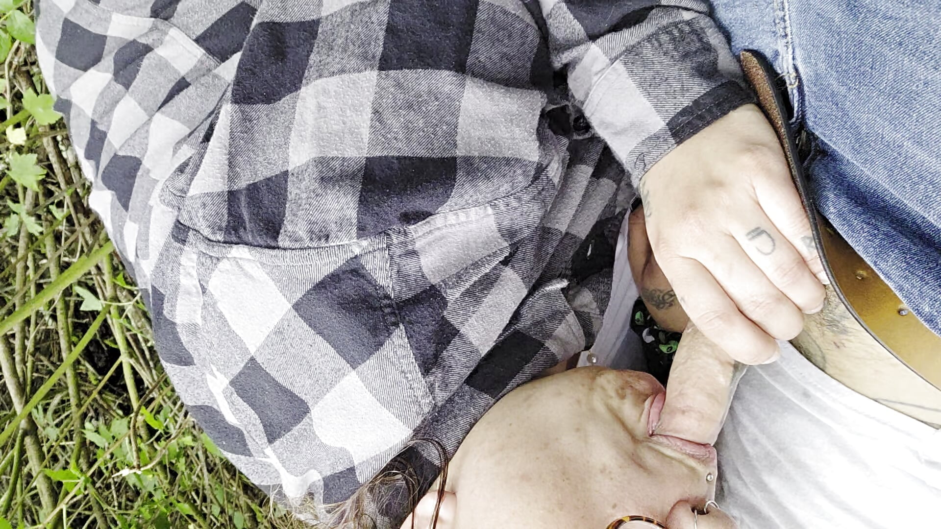 Stranger Sucks me in park bush - video by Fuckboy4public cam model