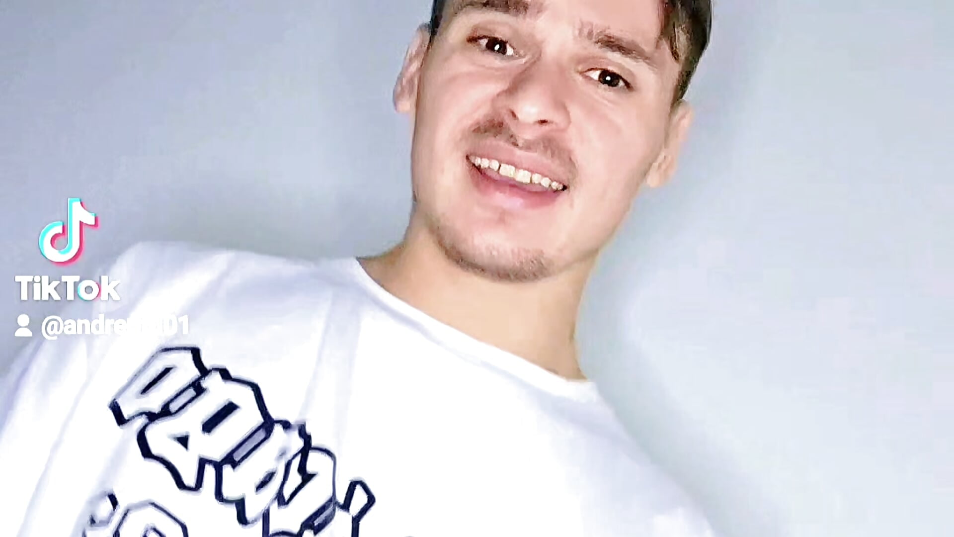 1000002676 - video by SenzualityEric cam model