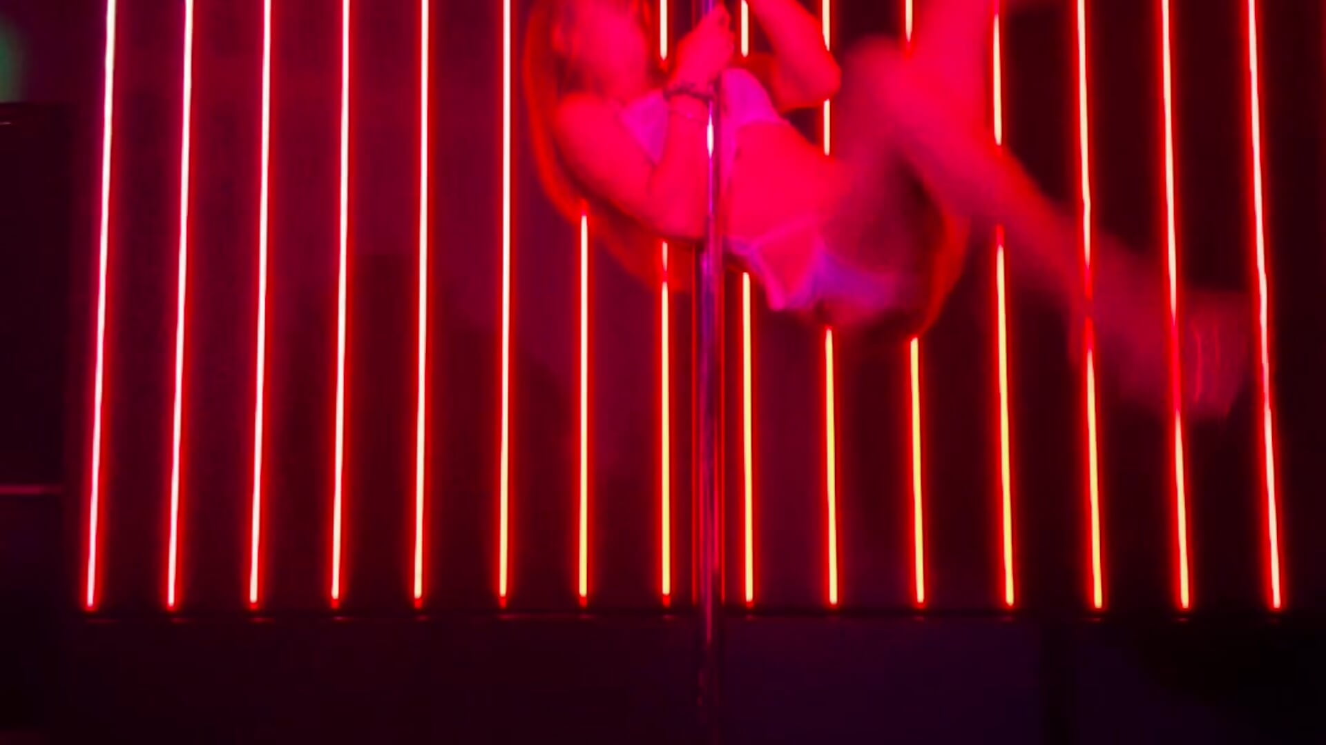 Pole Tease! 😛 - video av badlills201 cam model