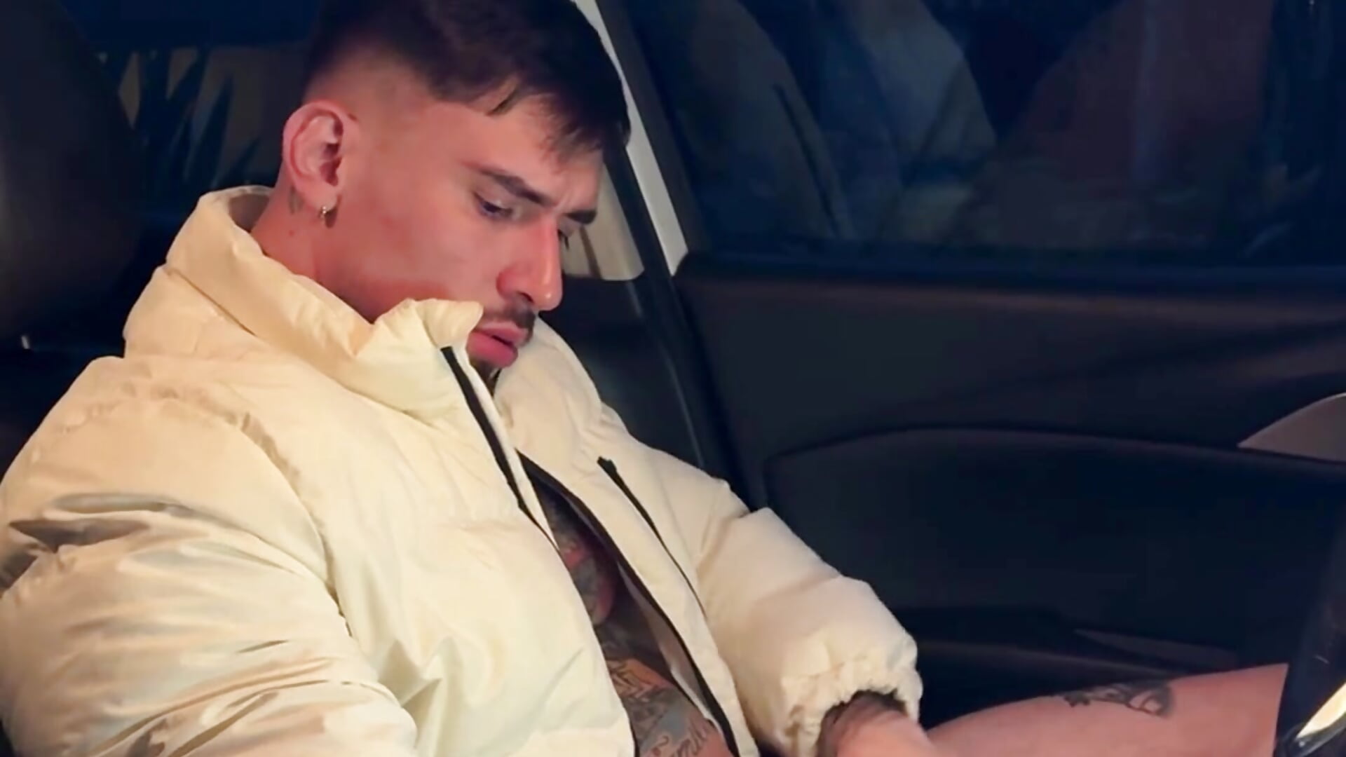 Play with me in the car - video by DimitriSullivan_ cam model