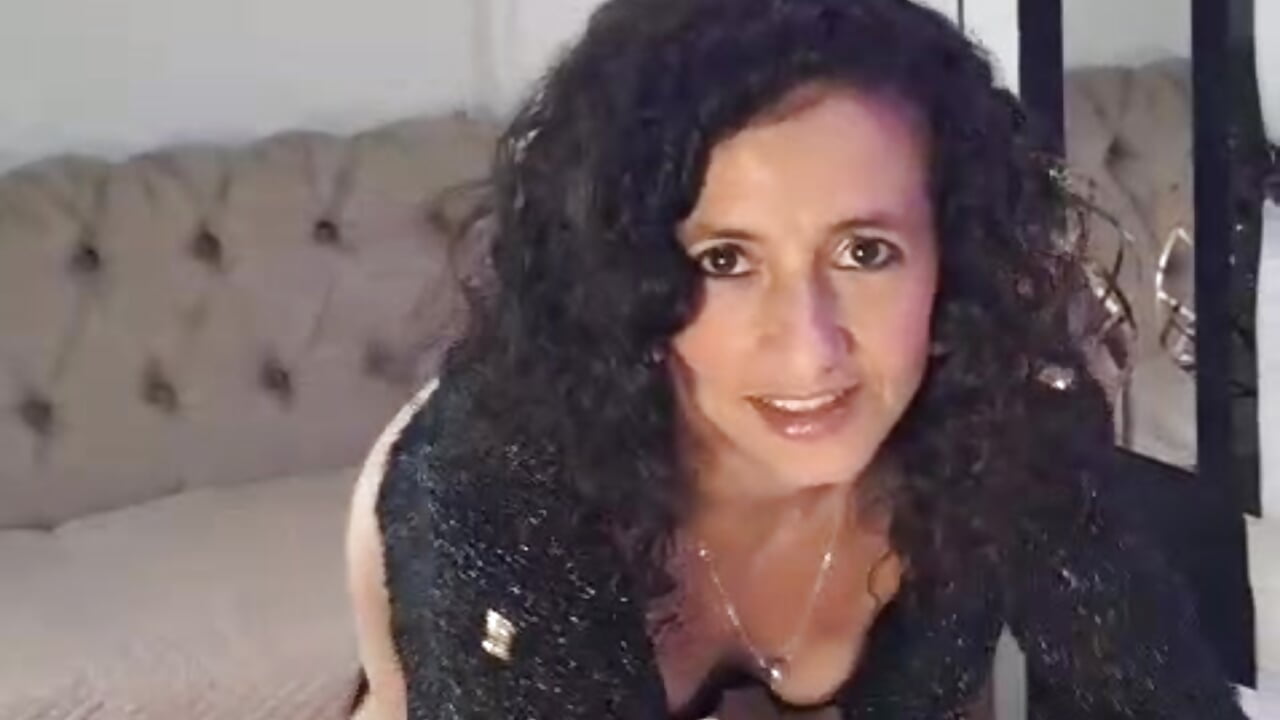 horny and hot girl 🥵😈 - vidéo du modèle de showcams AriannaRussell_