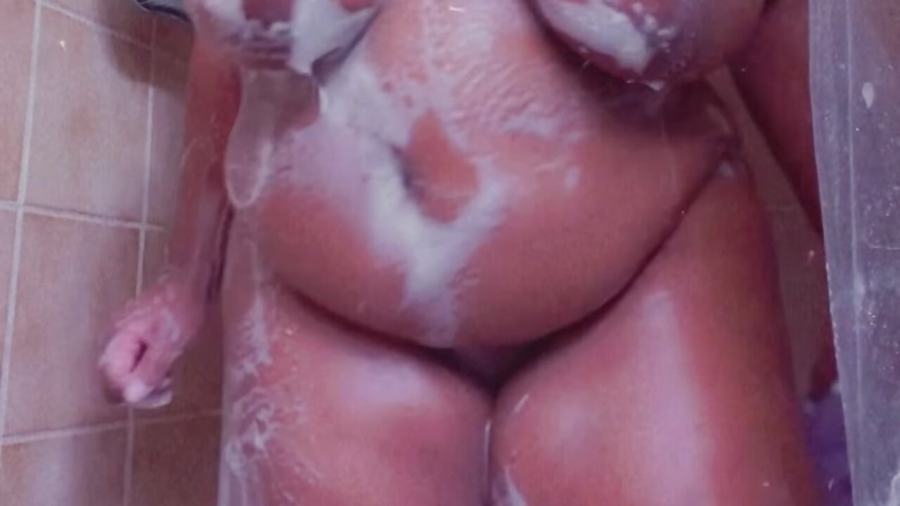 Squeaky Clean! 🛁 - pretty_babee120 adlı kamera modelinin videosu