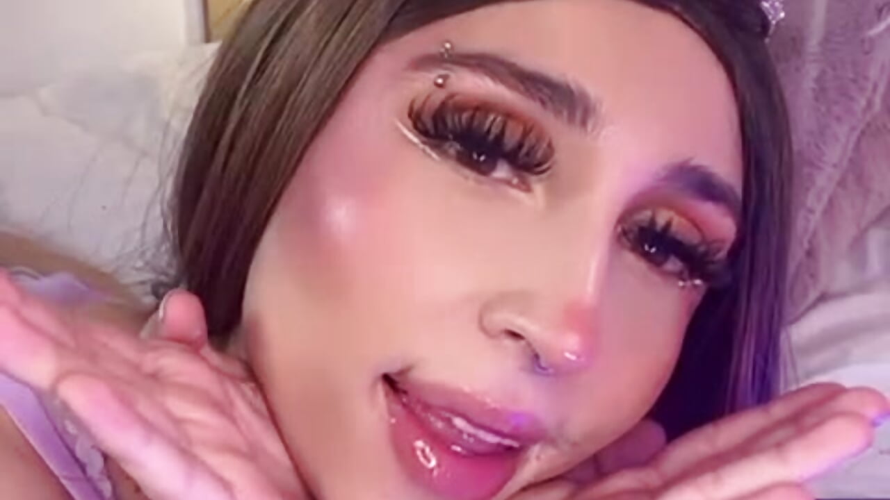 YOUR PRINCESS👑 - video by Aniie_Doll cam model