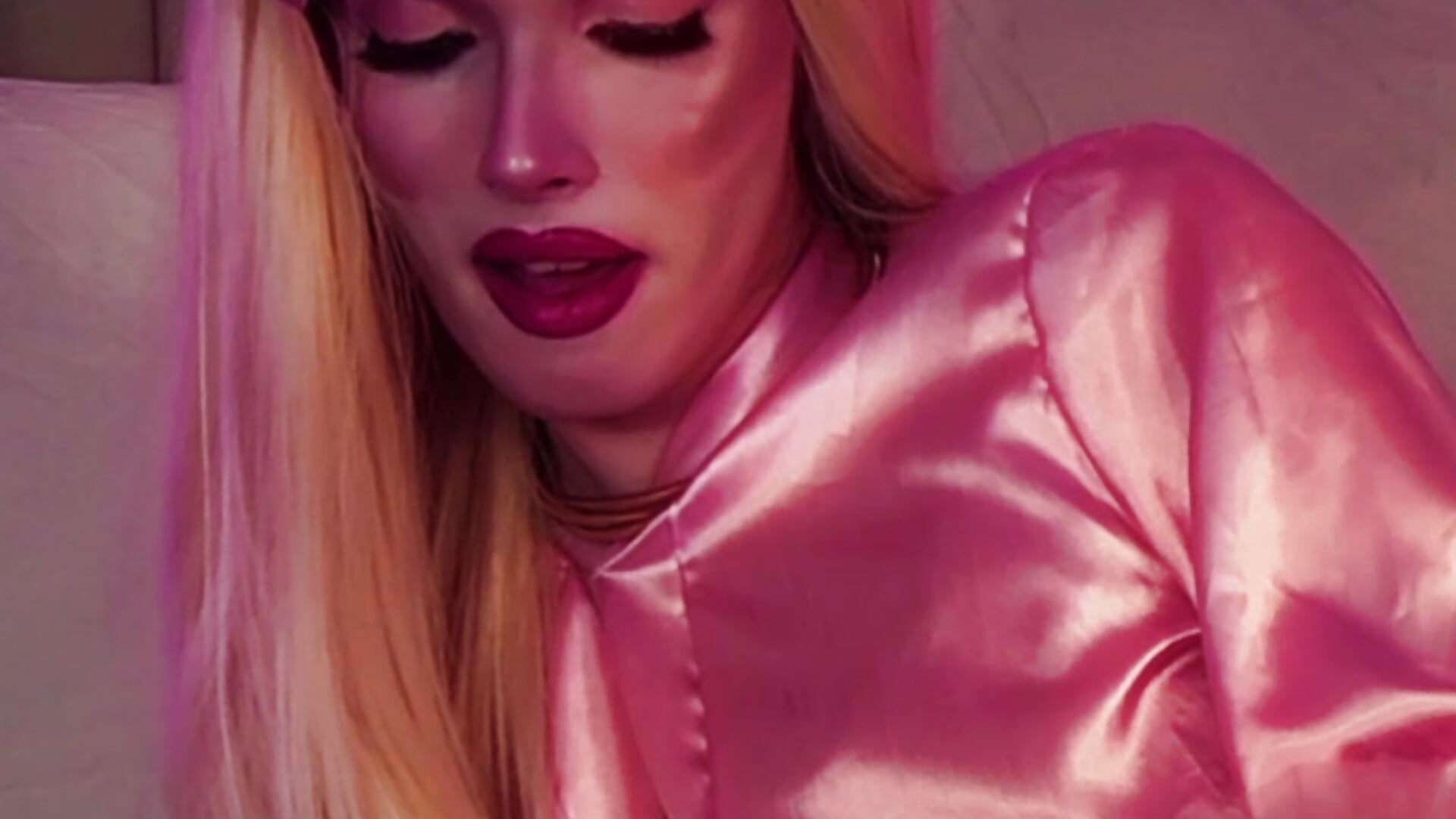 Cartier: pink phone - video oleh model kamera PamelamyDreamys