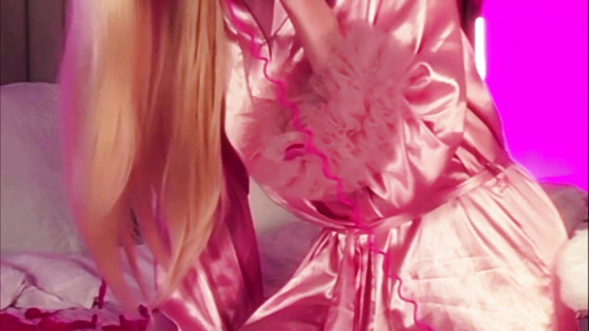 Cartier: I'm waiting for your video call - video oleh model kamera PamelamyDreamys