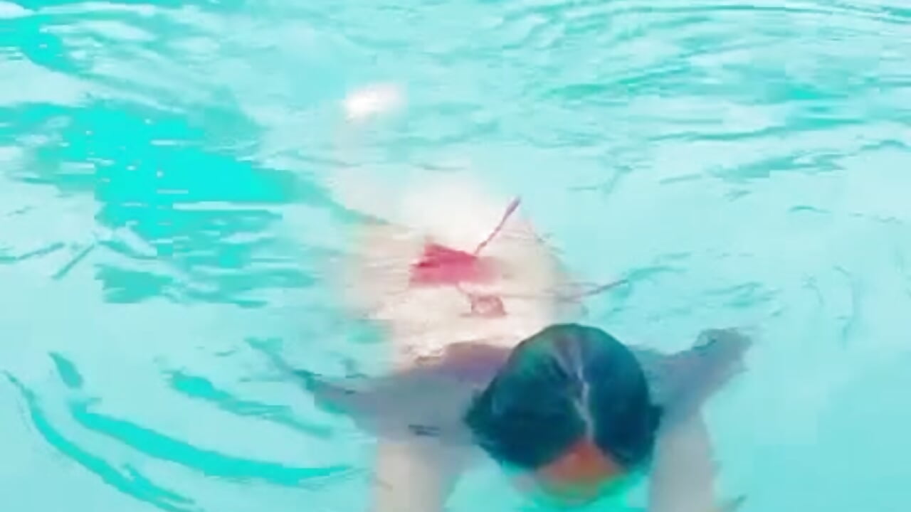 Ahegao Under The Watter - video oleh model kamera ellie_mcdonald