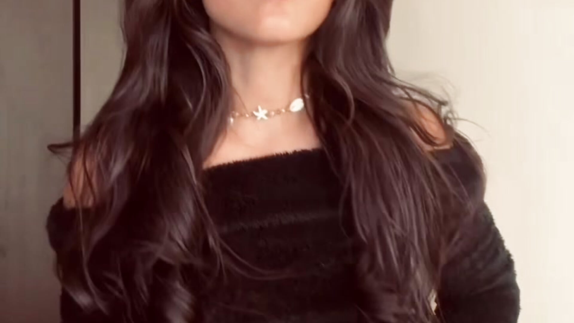 Your hot girl needs more from you I'll wait for you in my room 🤫 - video của người mẫu cam Ambeer_Rousess