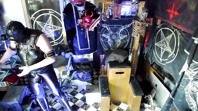 [3 Nov 10:17] Public Show - copy 25 Mar 22:25 - video by BULGEDEMON cam model