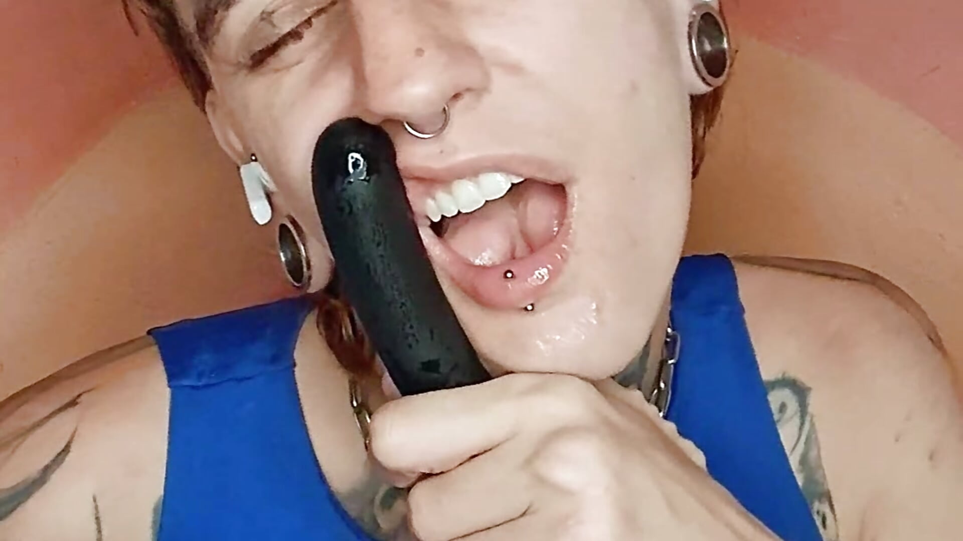 Sucking a Dildo like it's the last thing I'd do 🤤🥵