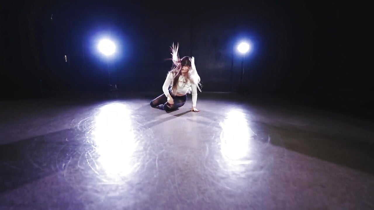 Wanted! GORGEOUS dancer missing! - video by Ishtar_Divine cam model