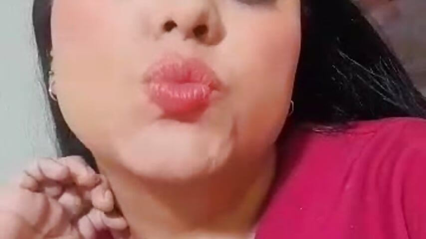 A kiss for you 😘 - video by tuty_Tap cam model
