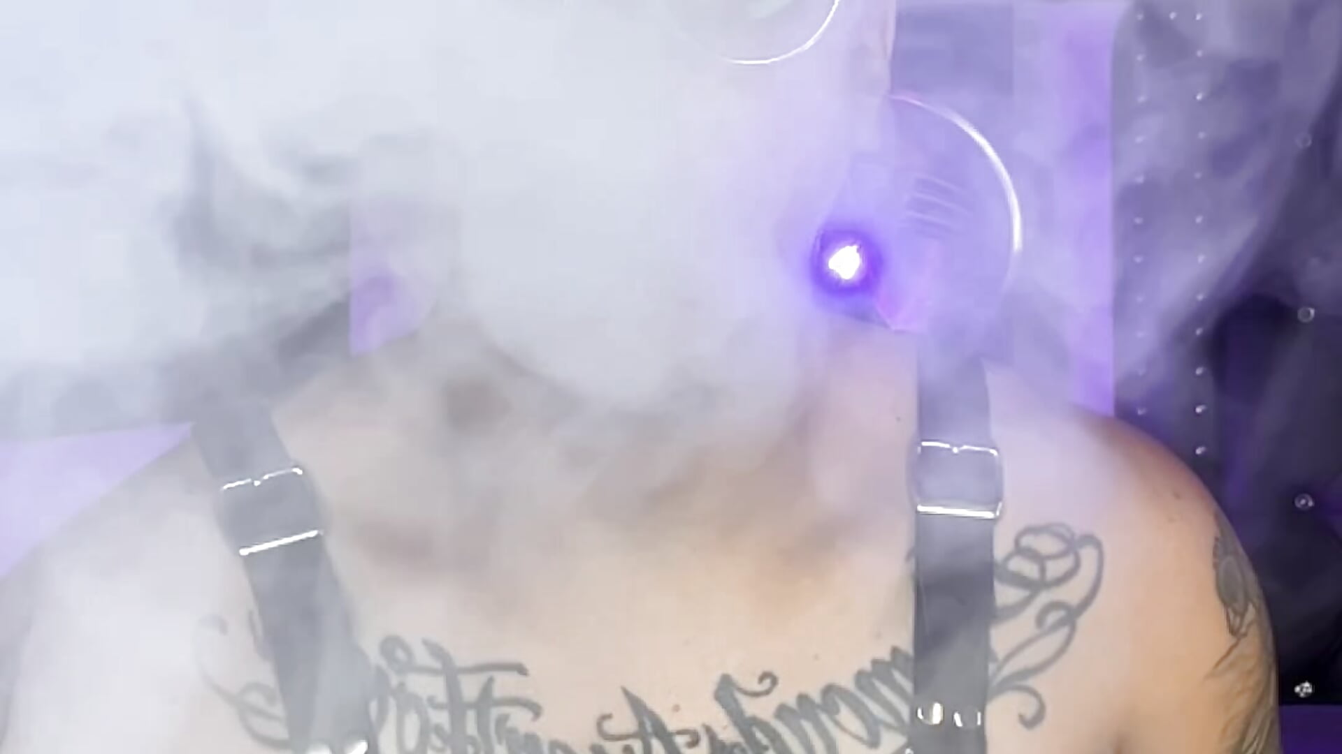 Smoke with me - βίντεο μοντέλου JoshMillerr_
