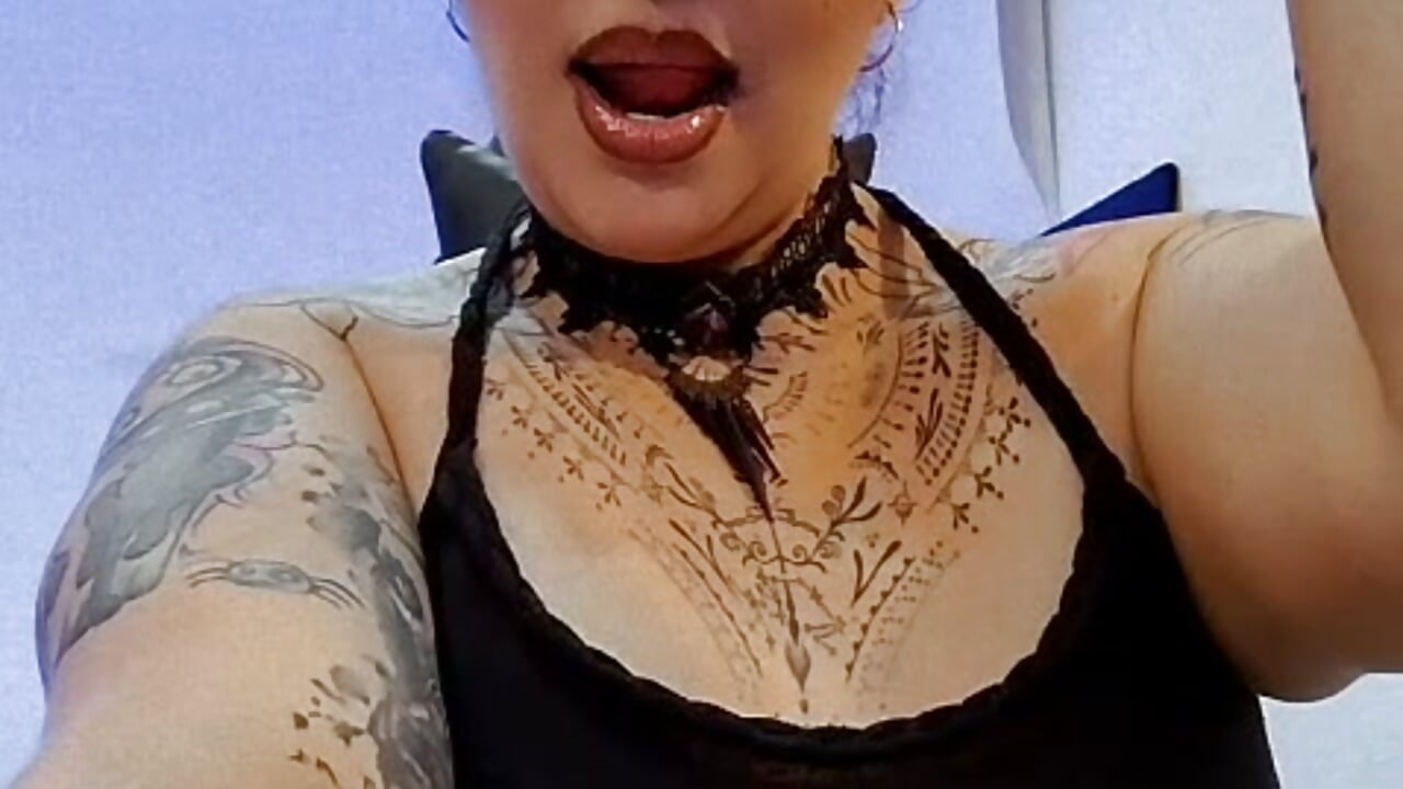 sexy look 😘 - video by poisson_ivy cam model