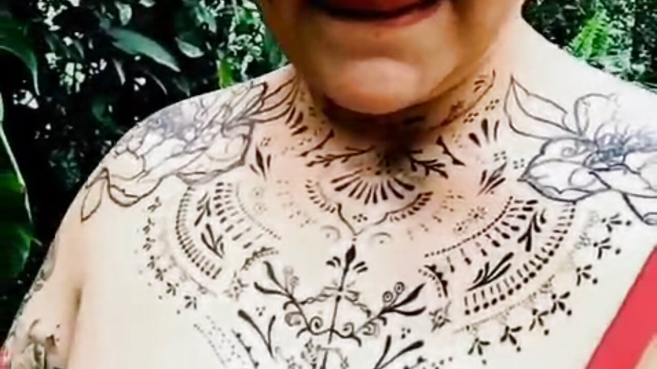 shhh My neighbor can see me - video by poisson_ivy cam model