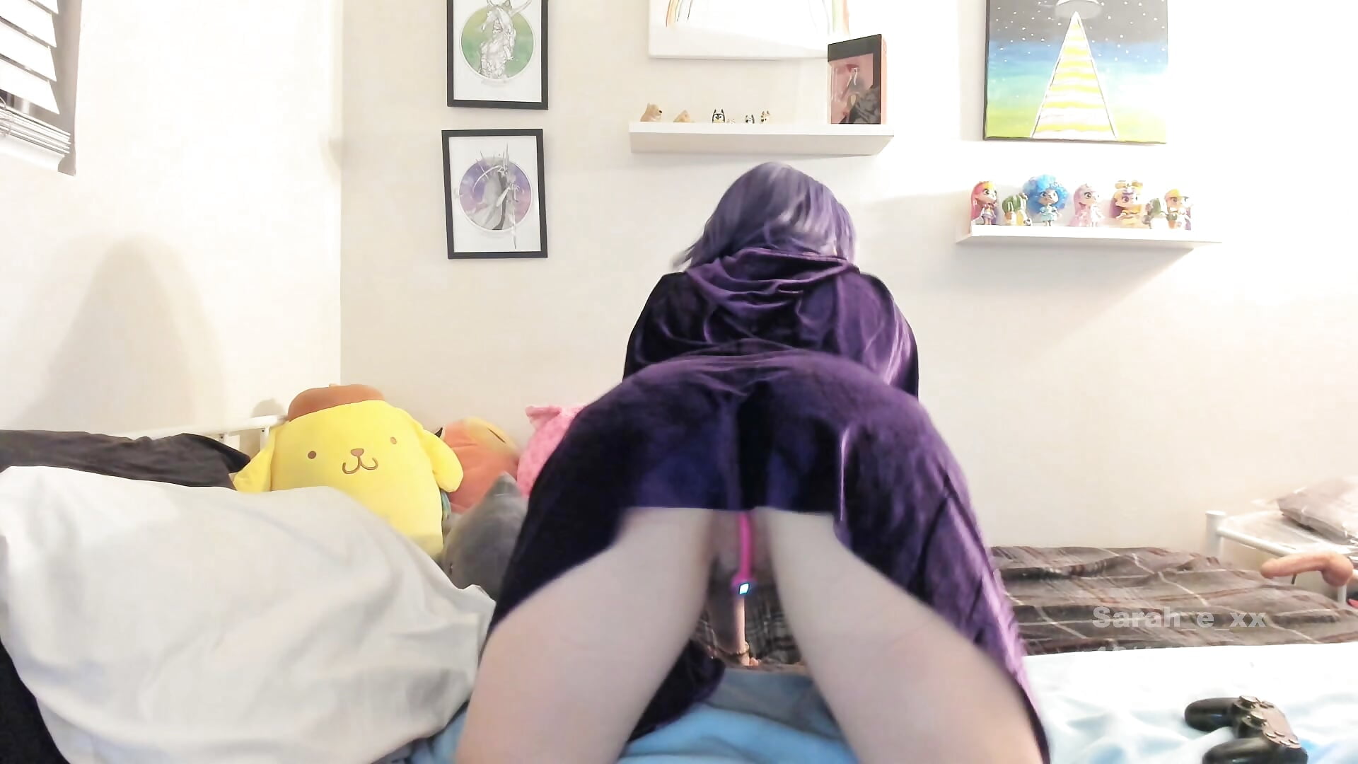 Cosplay Raven Strips and Twerks