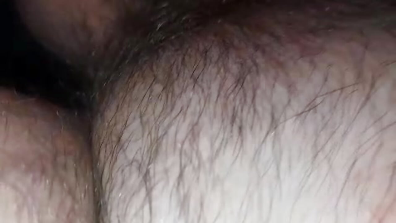 The husband is playing with the pregnant pussy 🤭