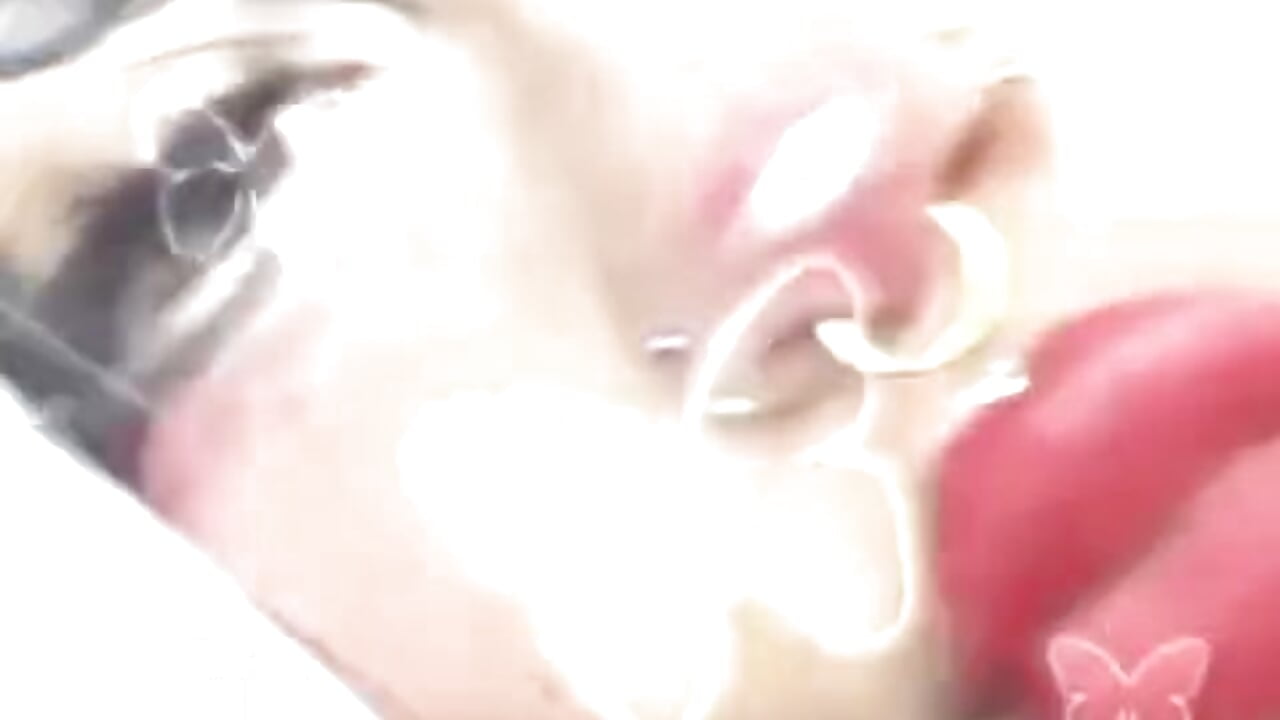 kiss for u - video by Alicee_34 cam model