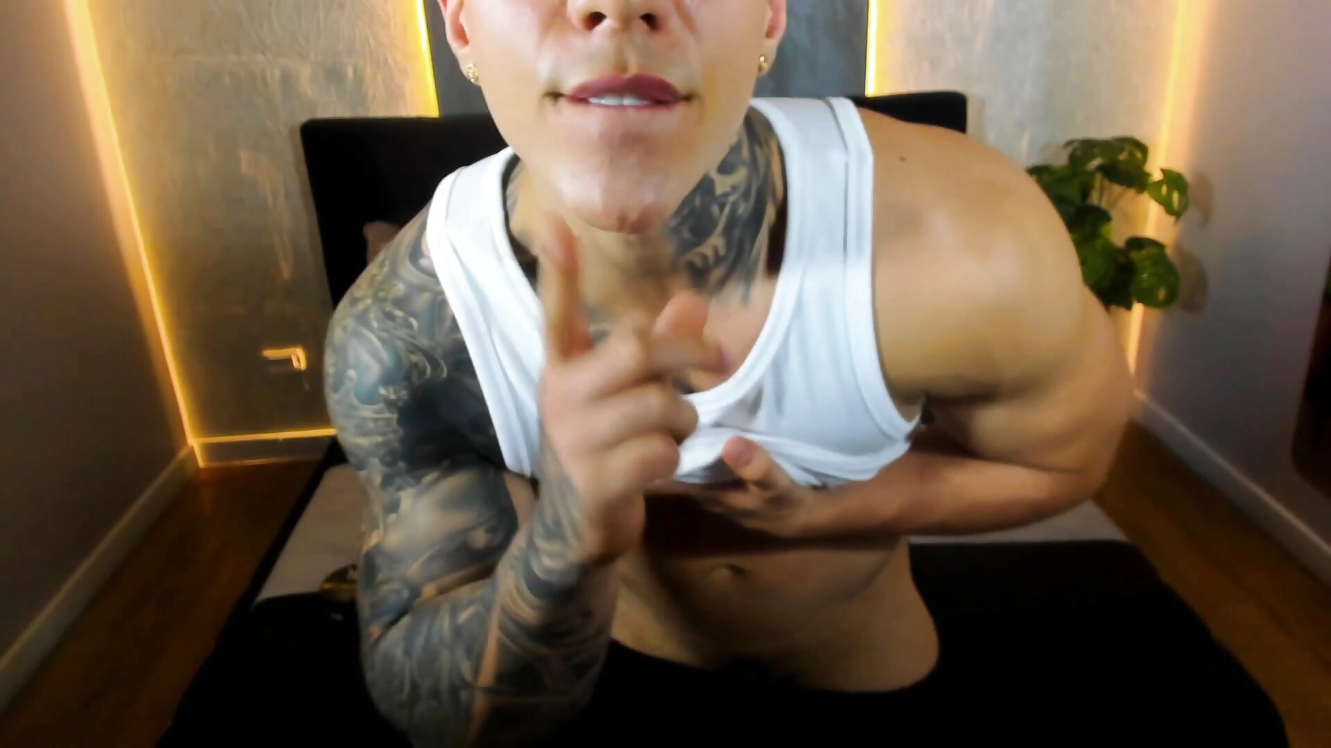 SEXY HOT - video by SalvatoreDmore cam model