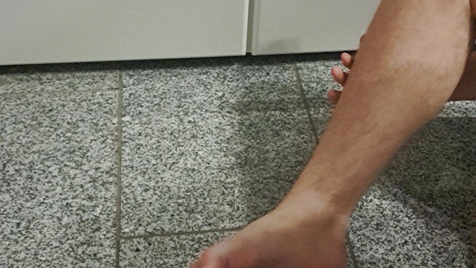 Oiling up ny Feet - video cutie_anonymm kameramallilta