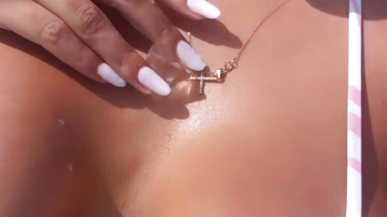 Will u put some sun cream on my boobs? - video by GoldenAmber cam model