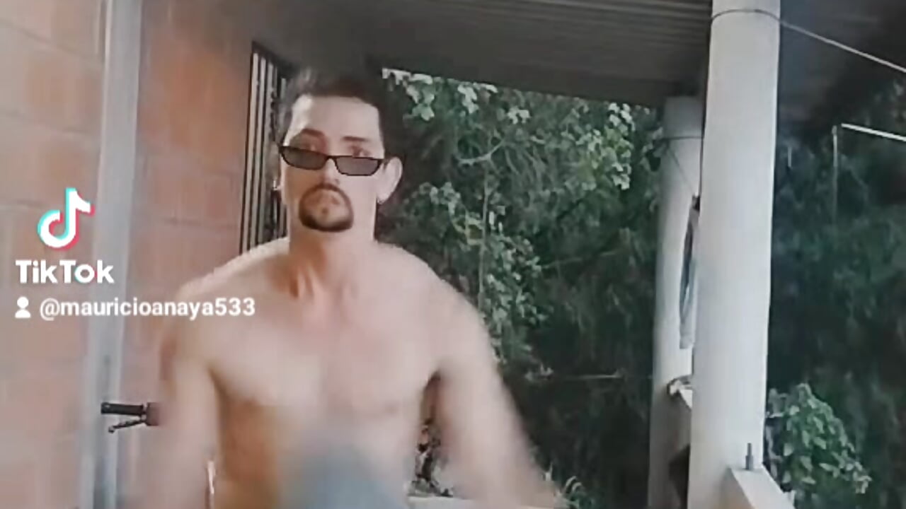 Ejercitandome - video by MauroFun925 cam model