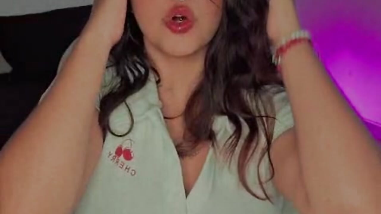 Singing a little - video by Ariana_Pierce cam model