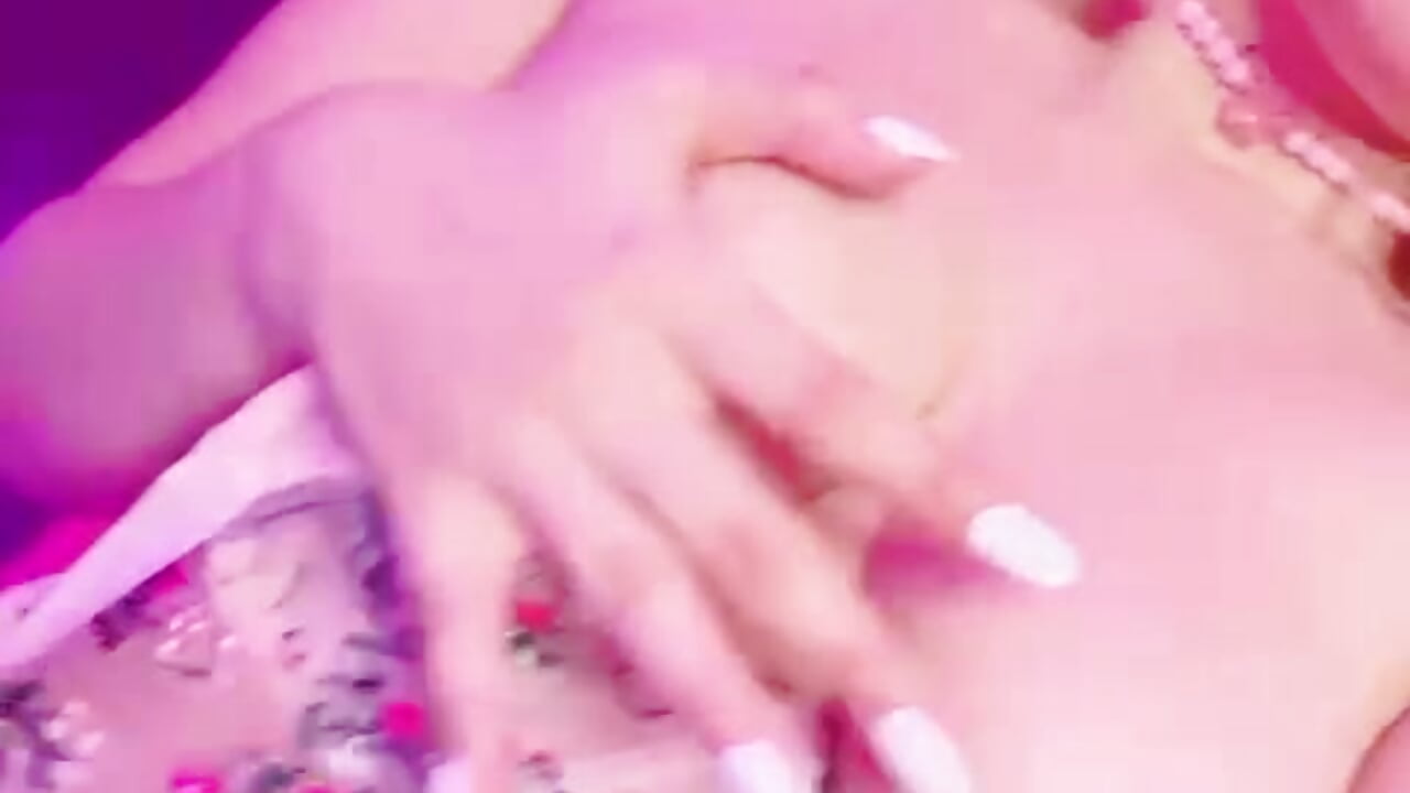 this sexy  blondi is very hot  and naugthy  today