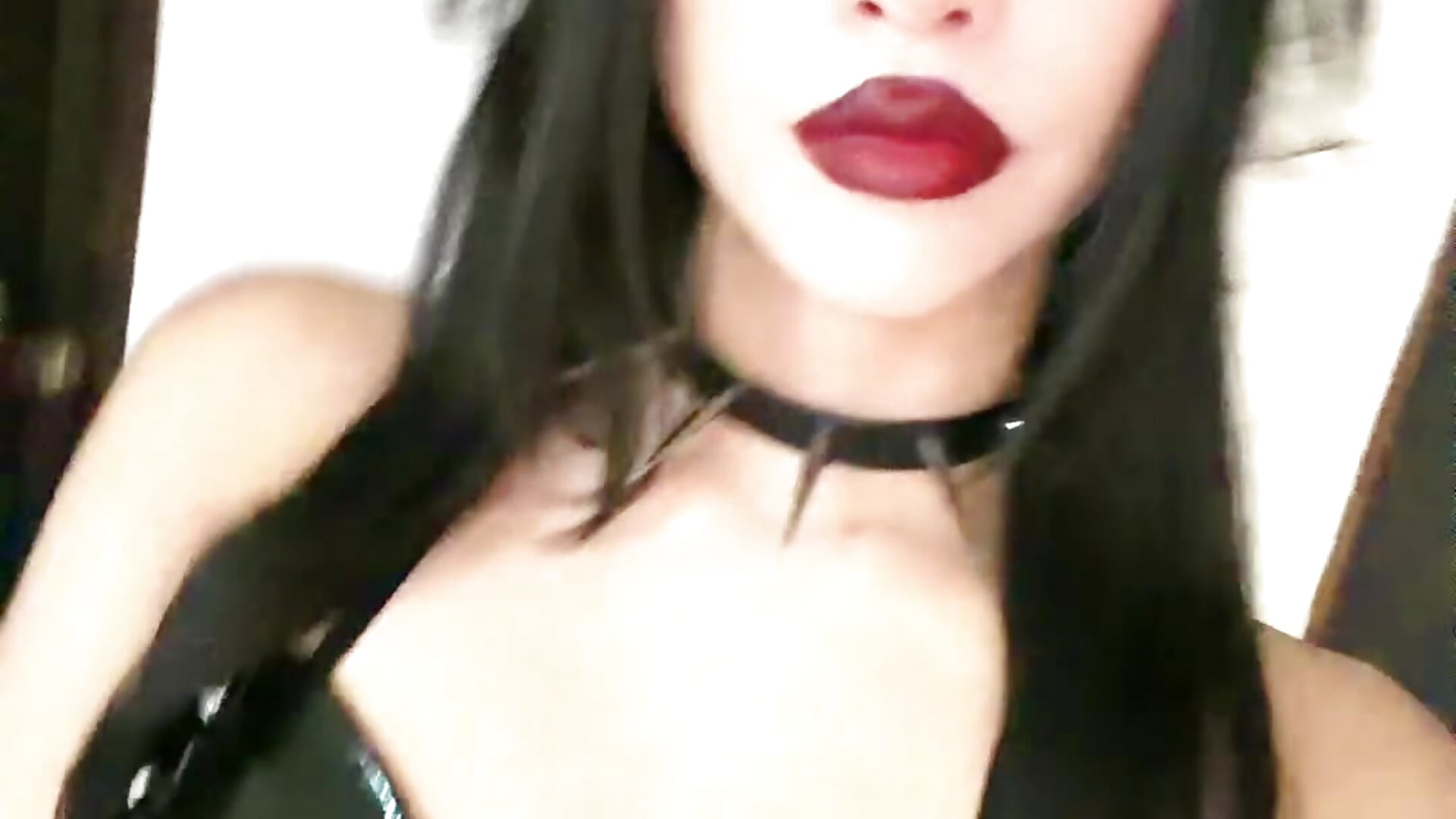 Vampy – video modela na kameri vampy_dolll