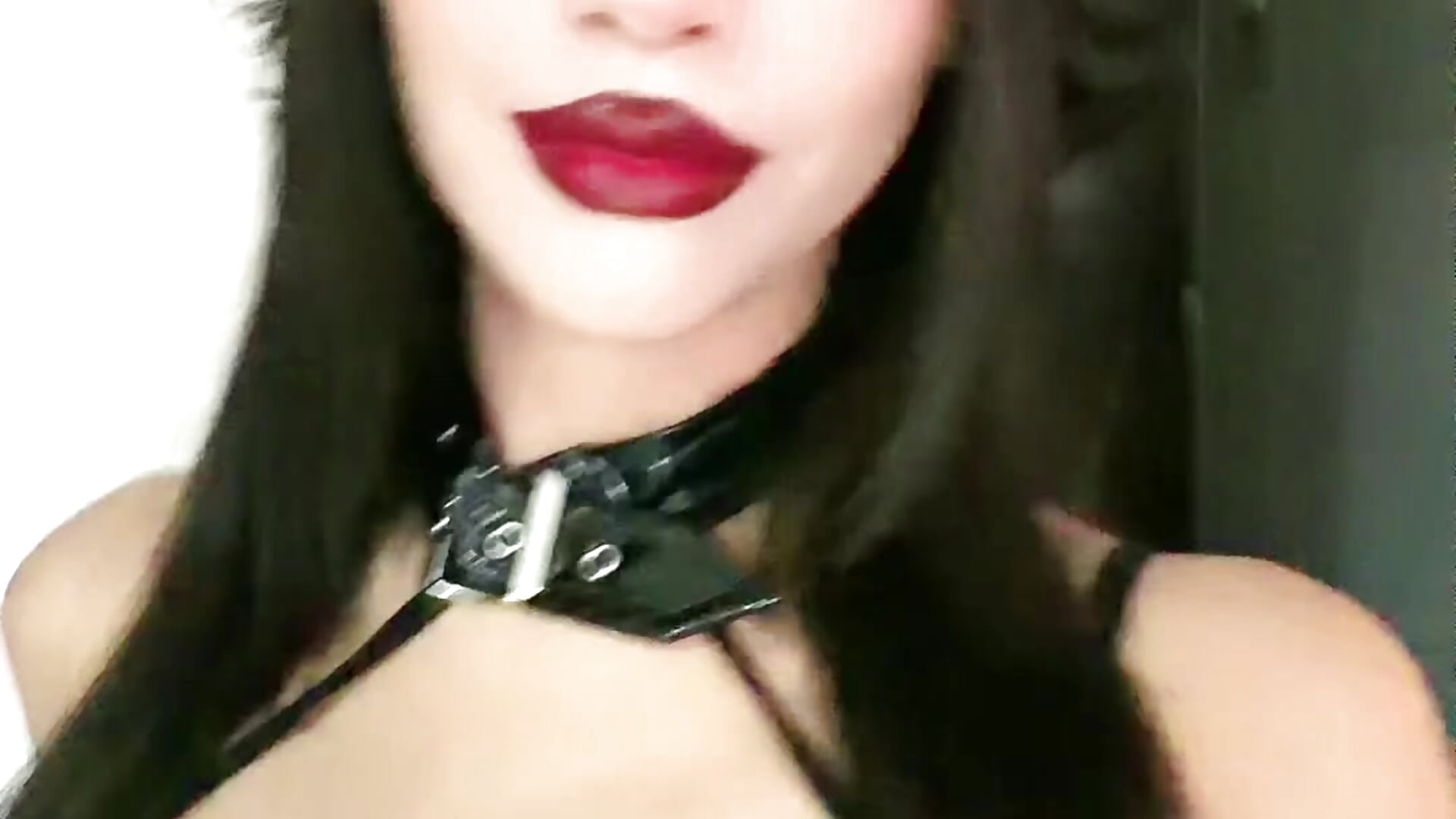 Hii – video modela na kameri vampy_dolll