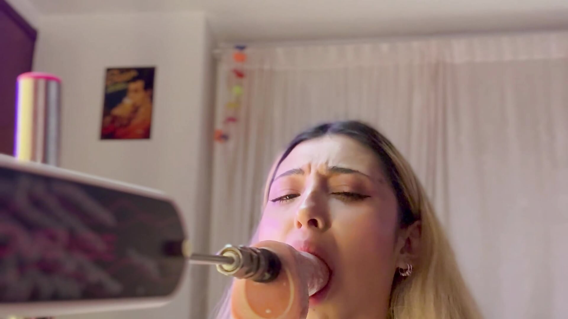 The first time with the sexual machine – видео вебкам-модели cuteweed420