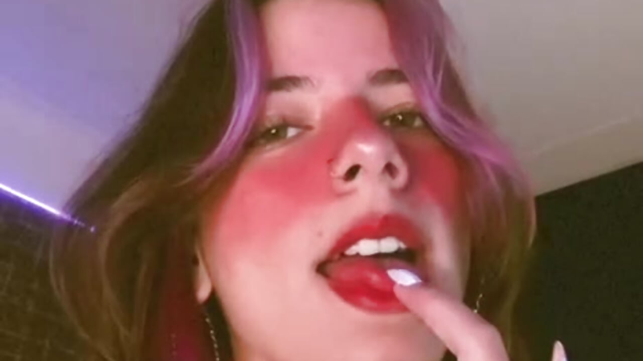 Logged in and craving attention. - video by ArtemisaBlake cam model