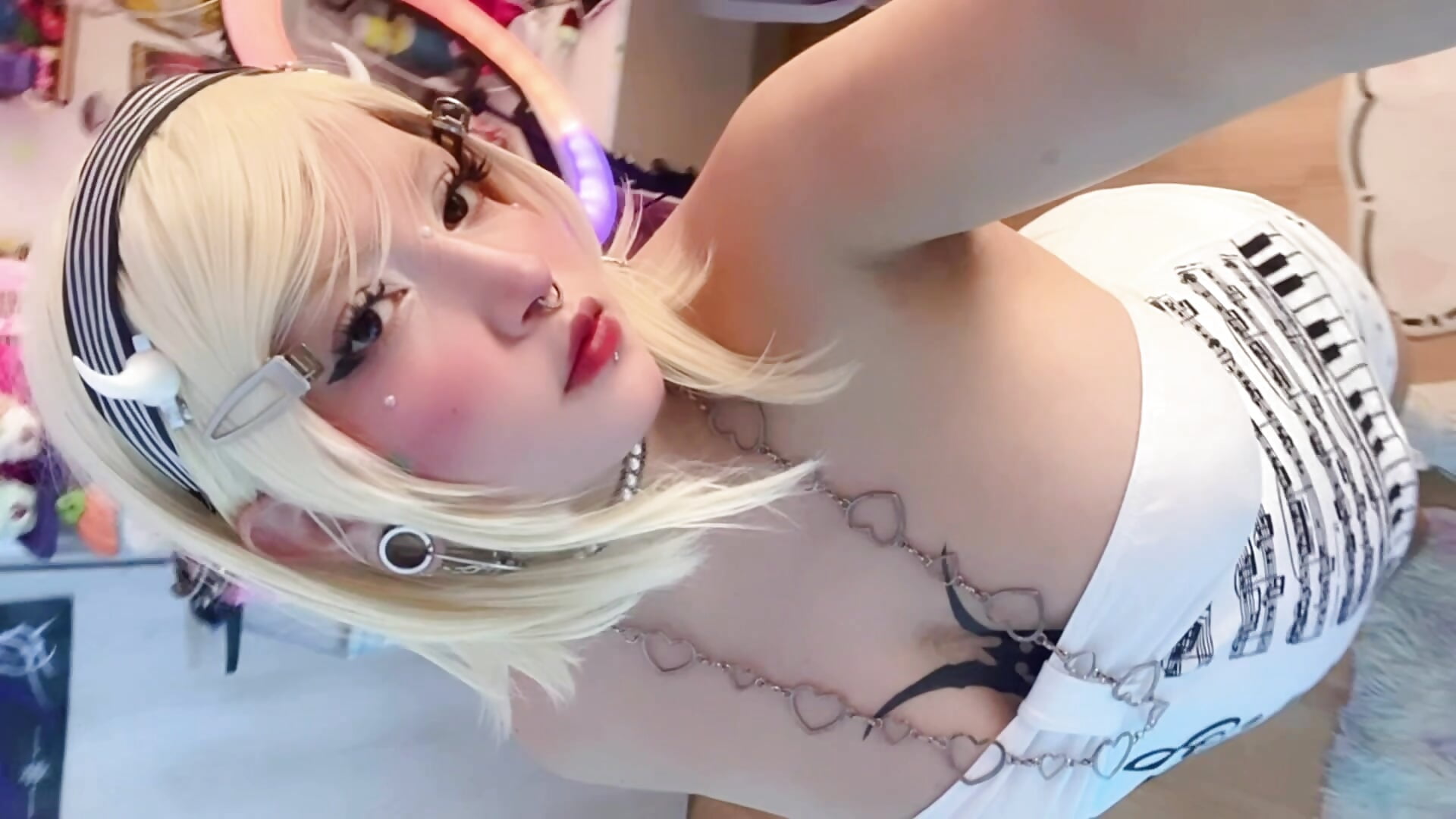 Latín girl 🤍 – video modela na kameri Noisy_doll