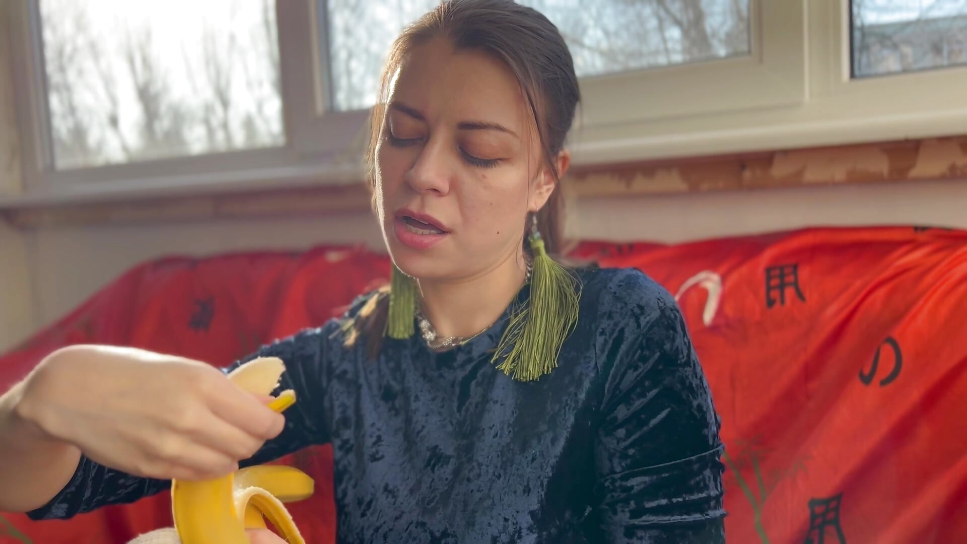 Sucking on two bananas 🍌💛 I like