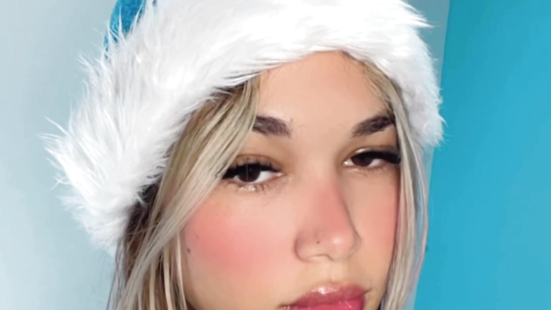 🎅🏻 - video by davinacaro cam model