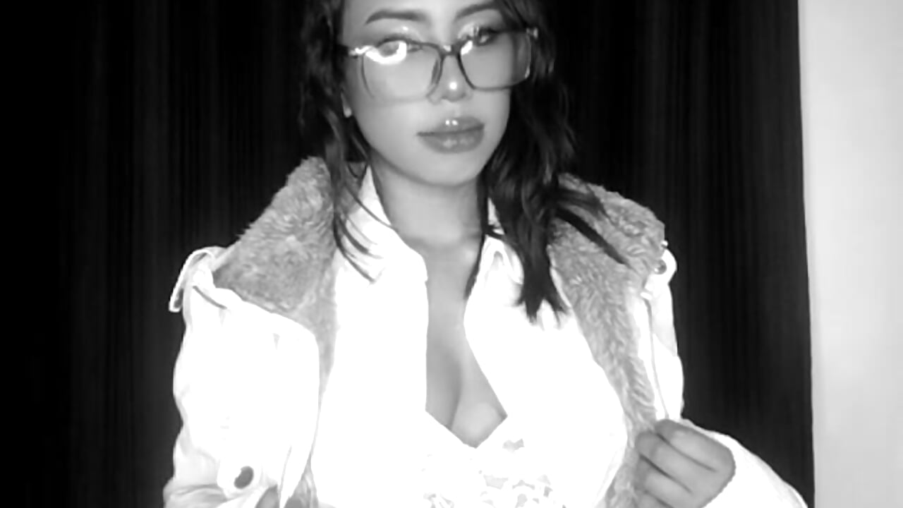 Sensual Brunette - Video von Nicole_Brown1126 Cam-Model