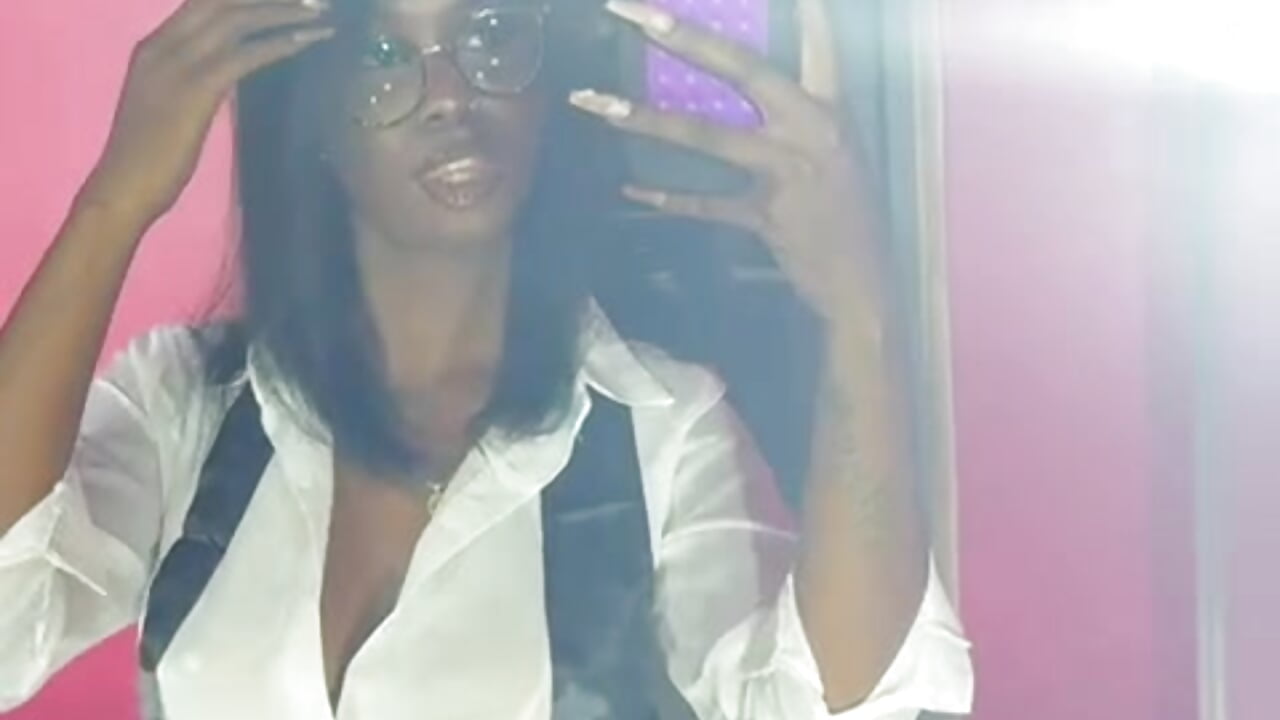 I need a boss, urgente - video by kinkyandsavage cam model