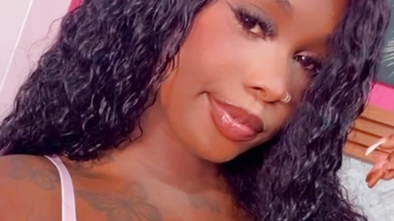 Soft lips, bold moves 👄 - วิดีโอโดย kinkyandsavage โมเดลแคม