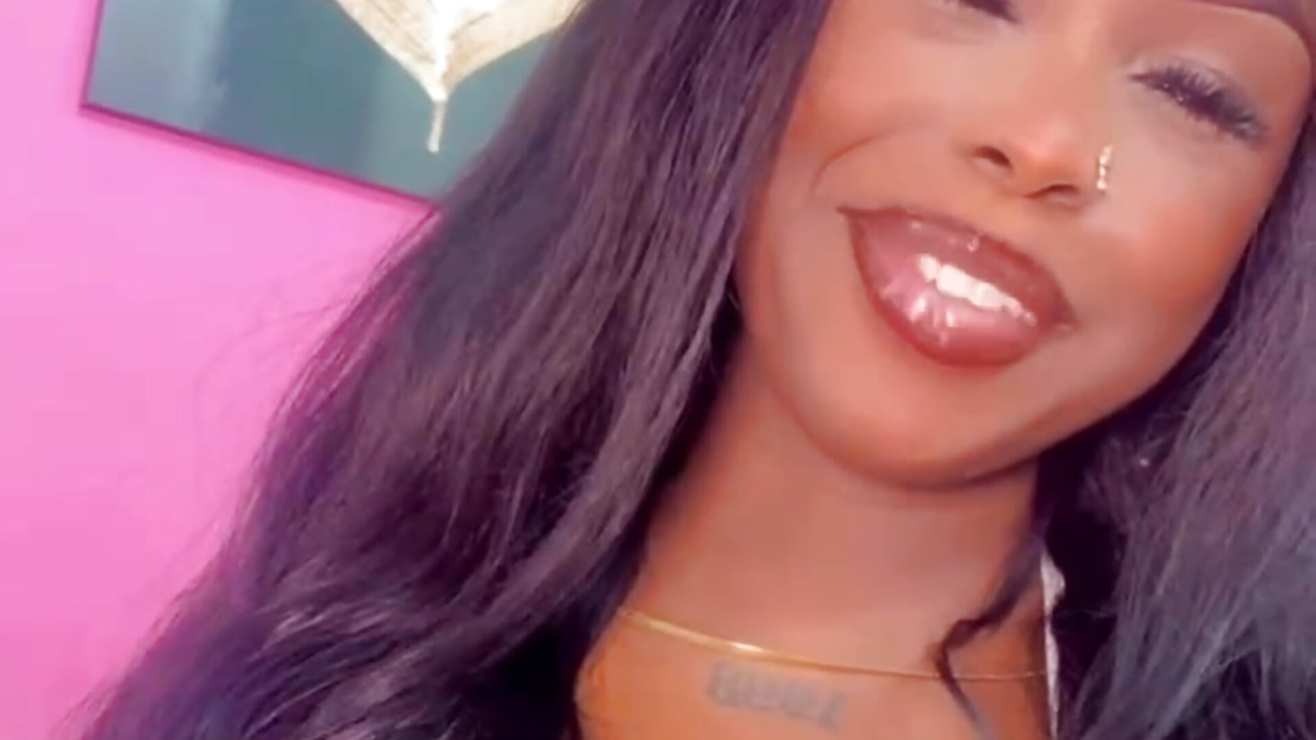 I love to seduce you with lips 🍒🔥😏 - video by kinkyandsavage cam model