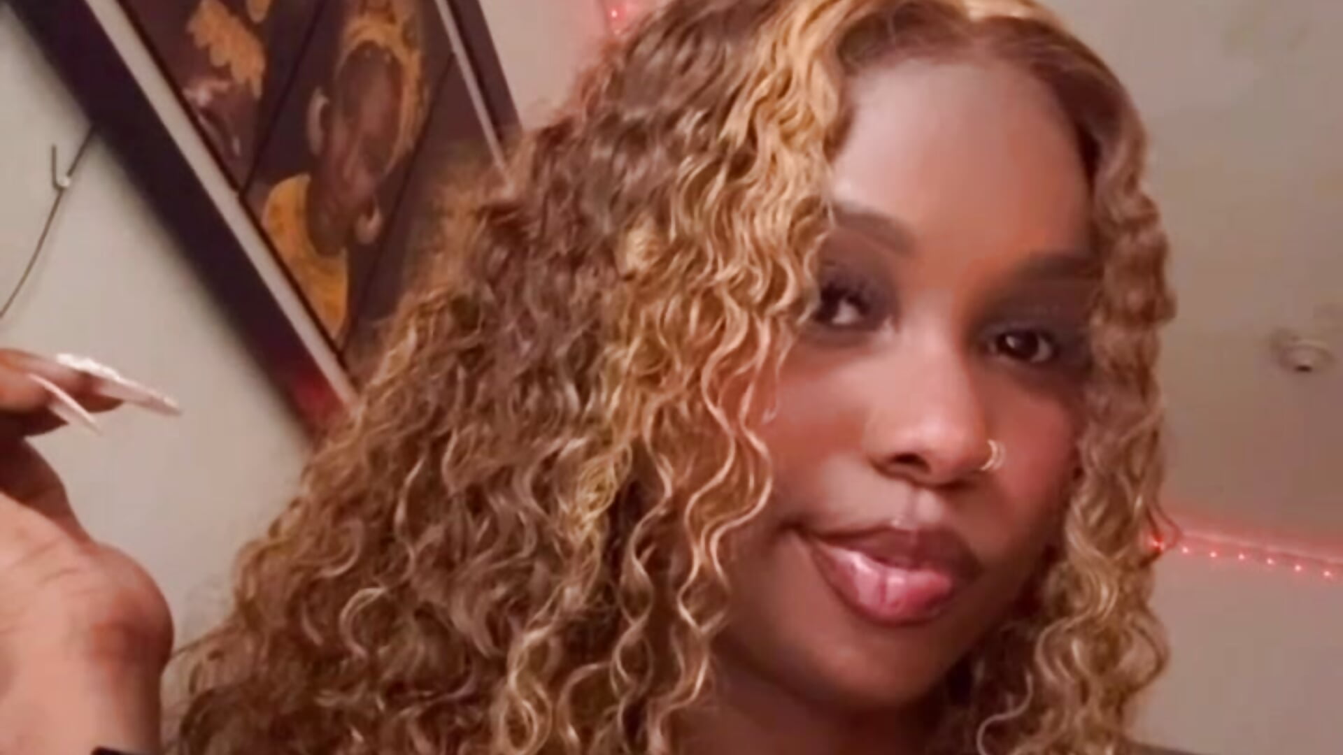 I have a good taste in men and decoration 💋 - video by kinkyandsavage cam model