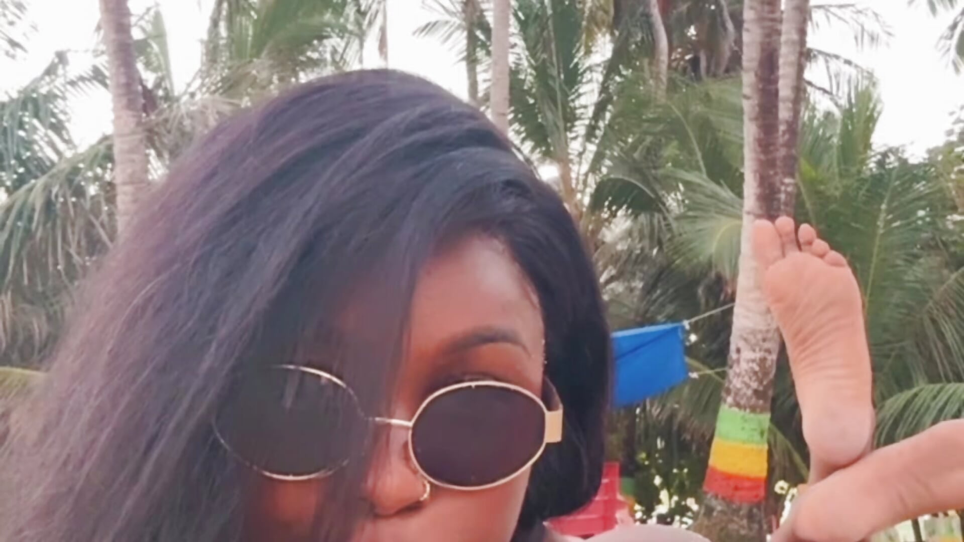 The Sea Feels Good On Me 🔥🔥 – video od webkamerové modelky kinkyandsavage