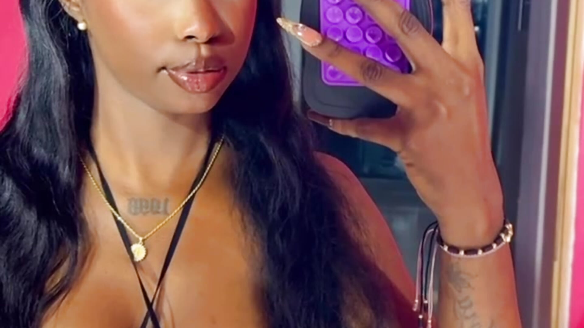 How about my lingerie today? 😈😈 - video by kinkyandsavage cam model