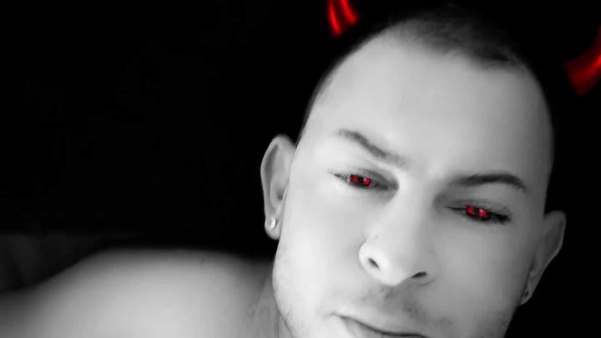 Cadeau 🎁 - video by jourdinio13 cam model